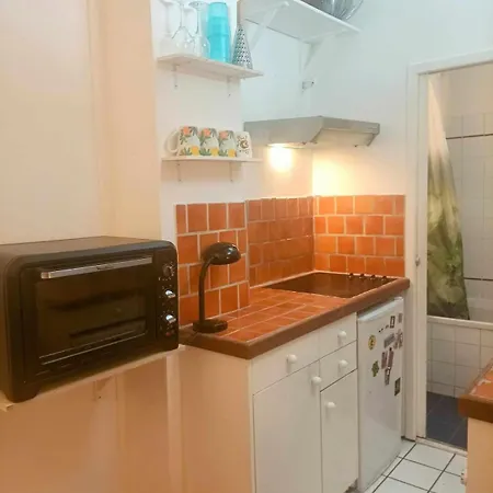 2 Comfortable 5th Arrondissement